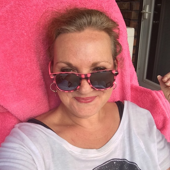 Meet your Posher, Charlotte - Picture 2 of 3